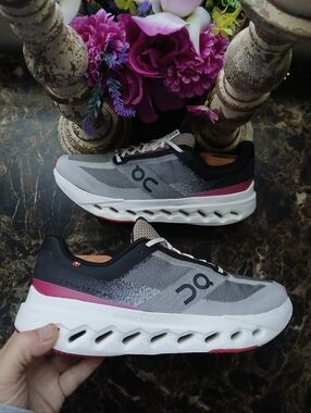 On CloudSurfer Next Athletic/Comfort Medical Field Shoes Size 10 for Women